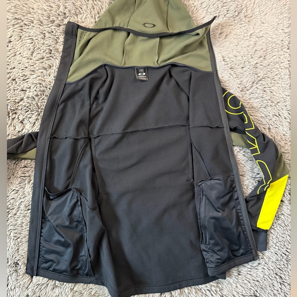 Oakley Performance Fit Hooded Softshell Jacket Bl… - image 5